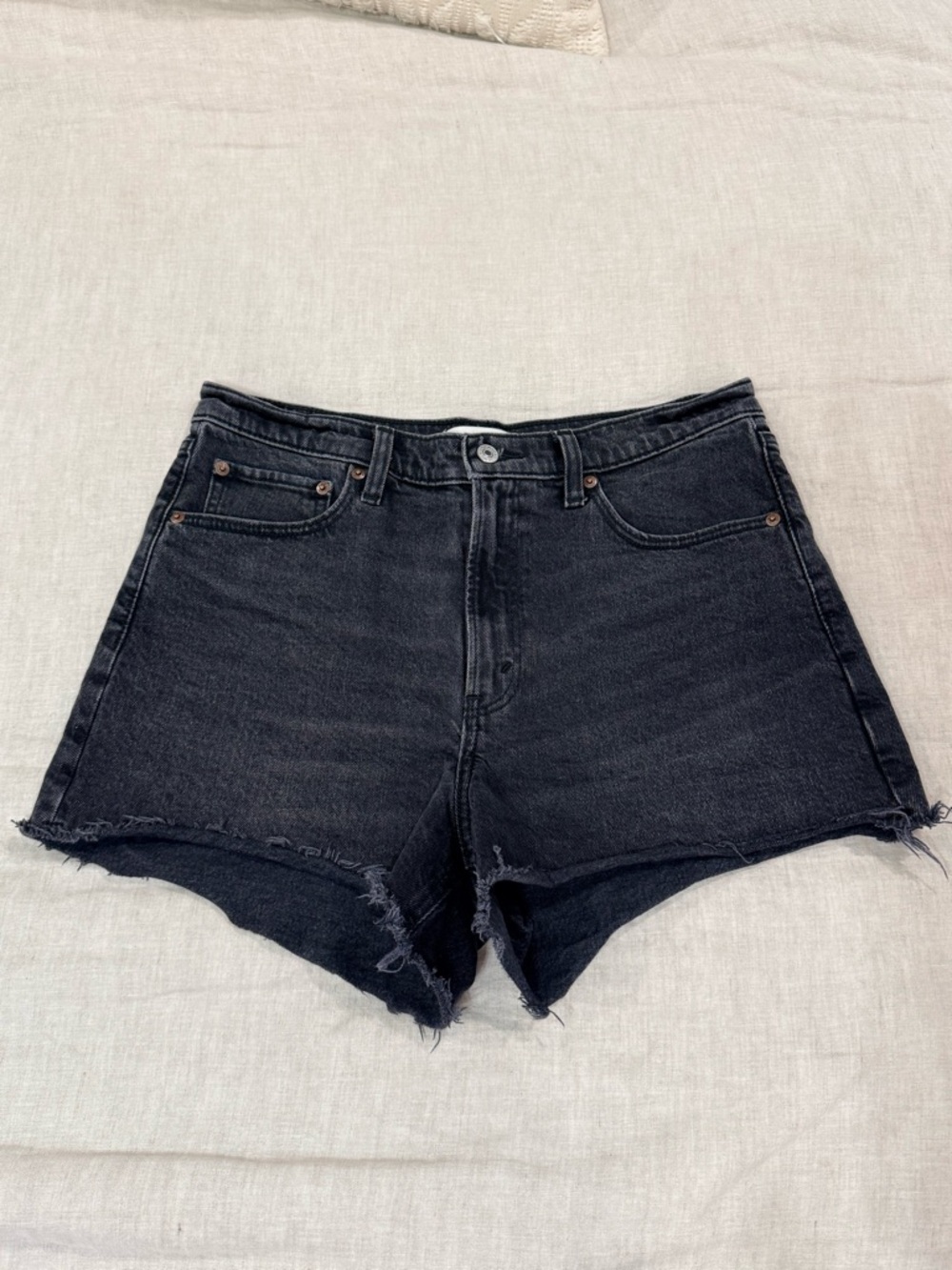 Abercrombie & Fitch 90s relaxed cutoff short